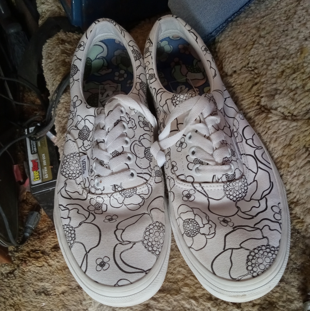 Vans - Picture 2 of 2